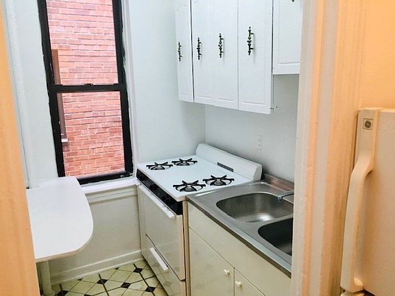 5th image of 37 Overlook Ter APT 5B