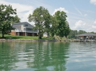 214 Needlewood Dr, Huddleston, VA 24104