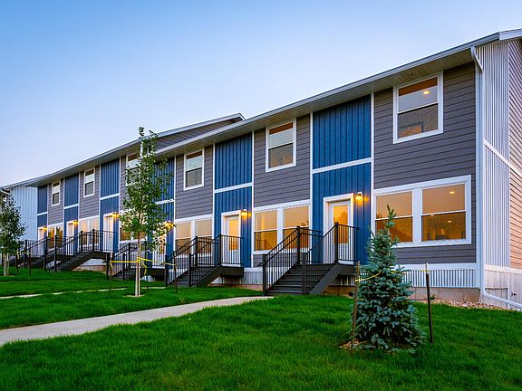 2nd image of 2949 Aspen Dr #122