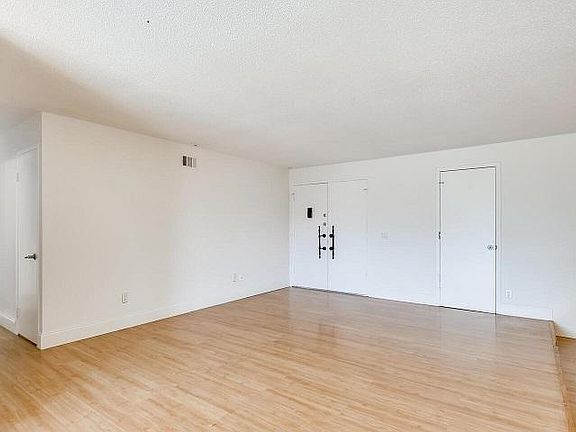3rd image of 1304 W Ponce De Leon Ave
