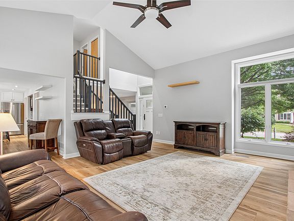 3rd image of 5757 Beechtree Dr
