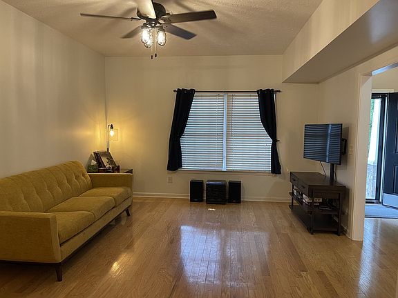 3rd image of 2570 New Holland Cir