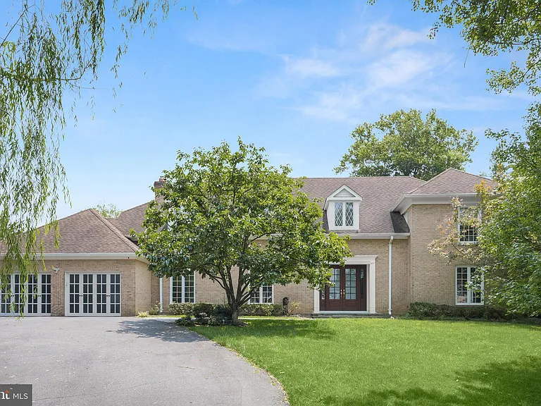 9809 Hall Rd — Photo 1