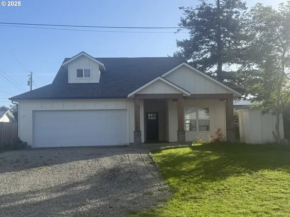 557 11th St, Port Orford, OR 97465