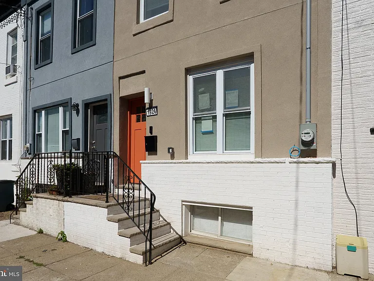 1926 S Lambert St — Photo 2