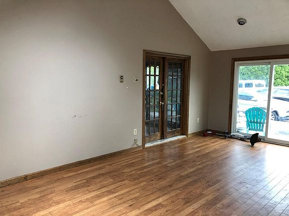 3rd image of 21 Connelly Cir