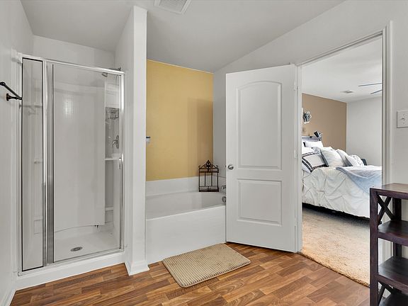 3rd image of 1808 Douglas St