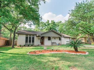 2407 Glacier Dr, Bryan, TX 77803
