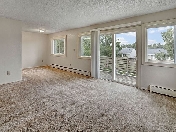 Arctic Sun Apartments - Living Room