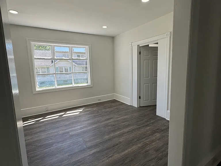 517 Bentley Ave — Photo 24