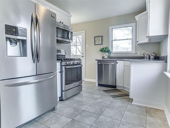 4th image of 8734 Rosalie Ave