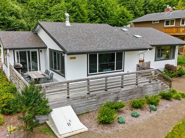 202 S Quadrant St, Rockaway Beach, OR 97136