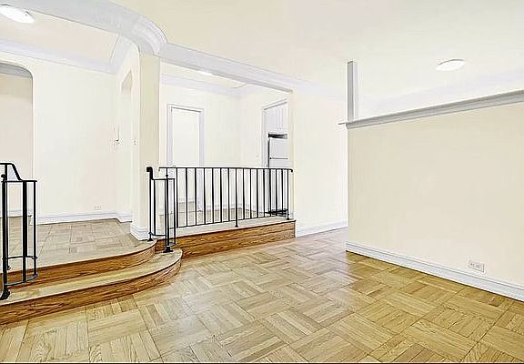 4th image of 235 E 46th St APT 2D