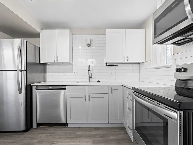 2253 S Lincoln St — Photo 1