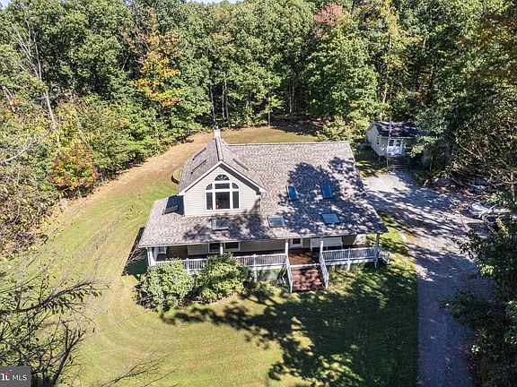 3rd image of 1827 Benedict Rd