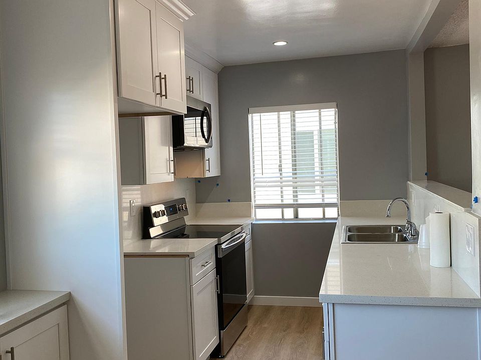 Remodeled kitchen - newer cabinets, appliance and countertops
