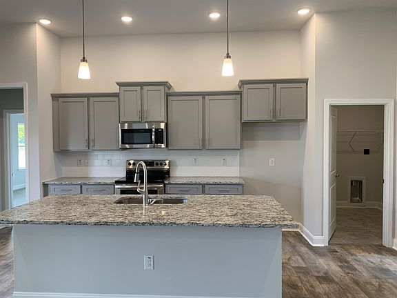 3rd image of 8501 Shallow Creek Trl