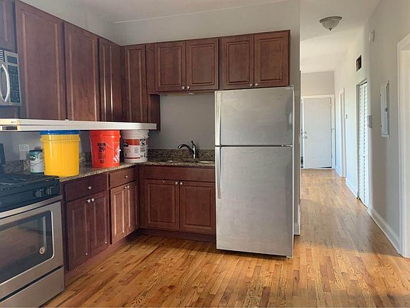 3rd image of 3534 W Diversey Ave