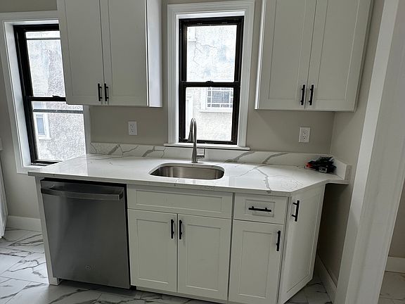 4th image of 359-361 Broadway #2