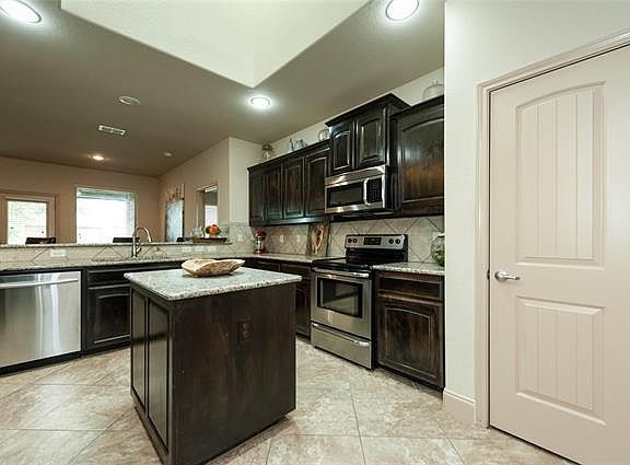 3rd image of 3017 Buckthorn Ln
