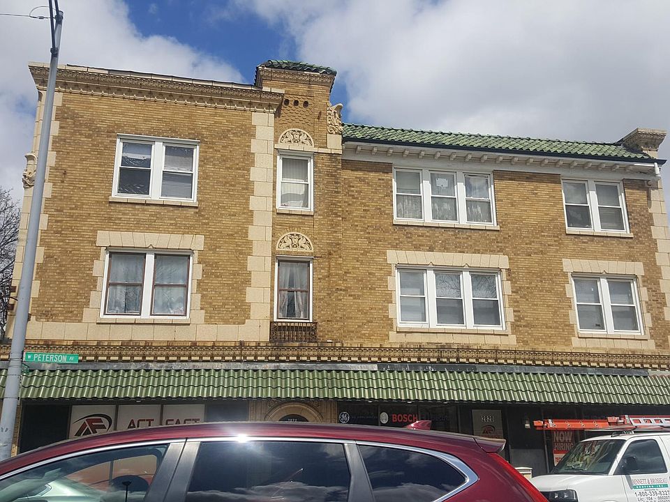 1st image of 2820 W Peterson Ave #2