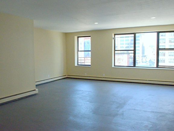 3rd image of 31 Renwick St APT 4L