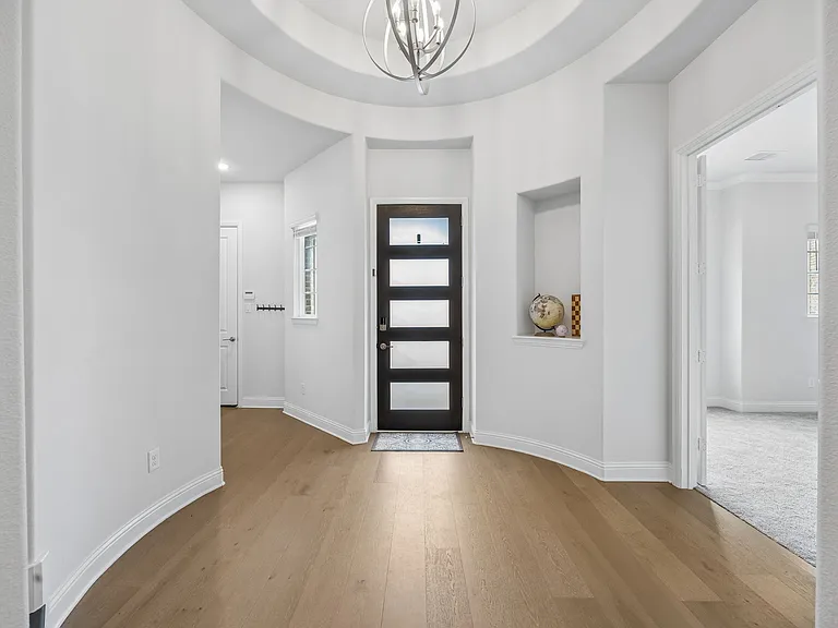439 Montrose Dr — Photo 23