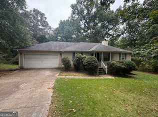 37 Woodland Dr, Locust Grove, GA 30248