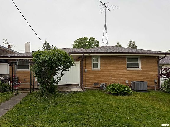3rd image of 104 E Main St