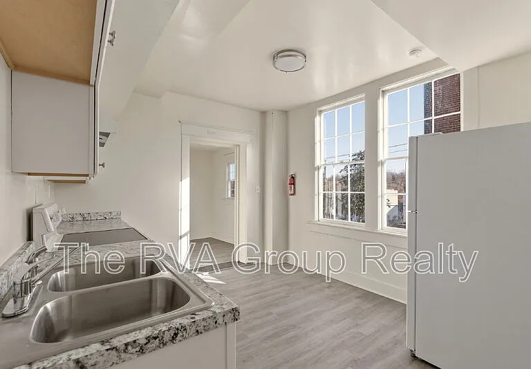 27 S Jefferson St #A — Photo 16