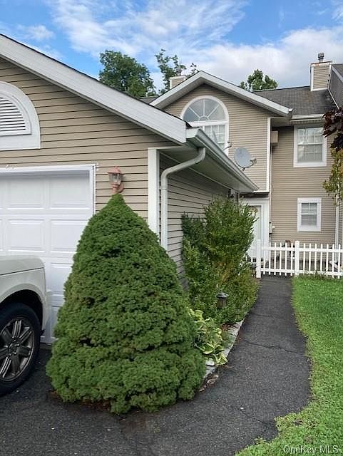 1st image of 6 Brookside Dr W
