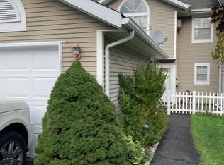 6 Brookside Dr W, Harriman, NY 10926