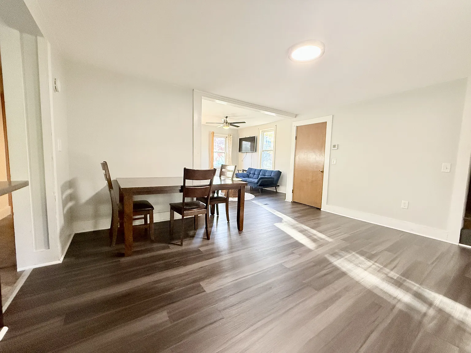 9 bed, 2344 sqft, $650 — Photo 4