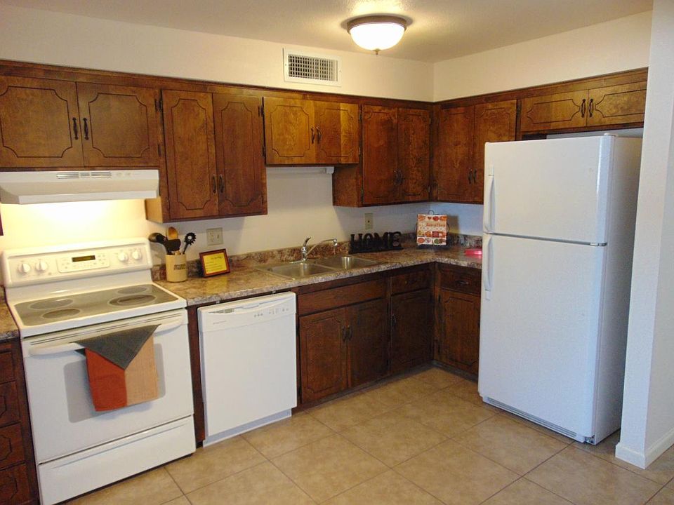 Remodeled Kitchen w/ Upgraded Countertop, Smooth Stove Etc.