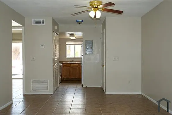 2050 Bowen Dr — Photo 5
