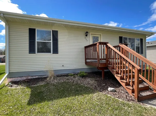 805 20th St NW, East Grand Forks, MN 56721