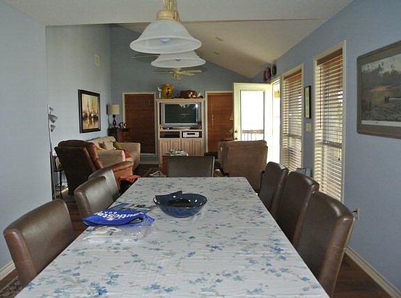 4th image of 832 W Bayshore Dr