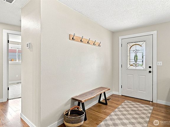 4th image of 117 Whitebirch Place