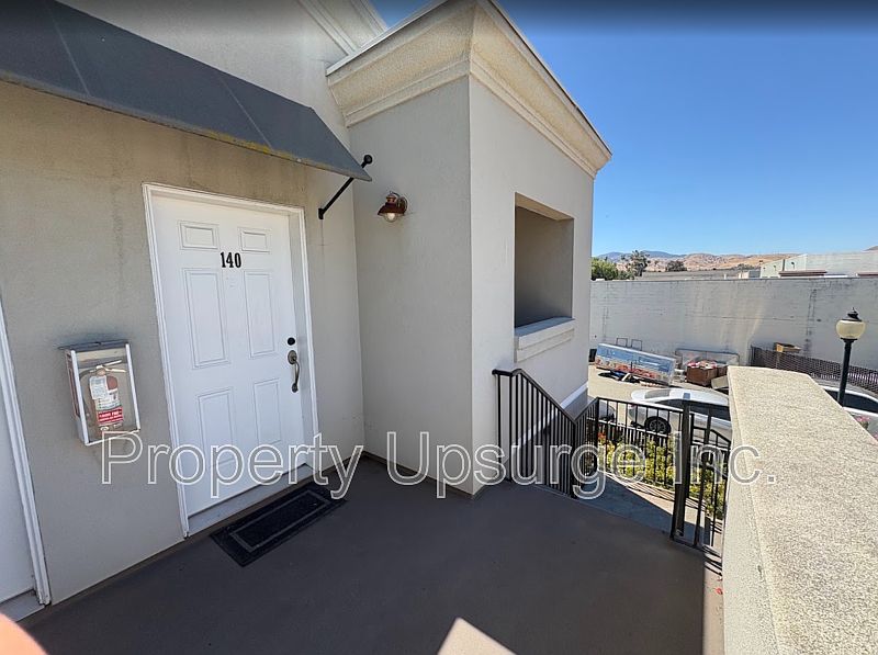 1st image of 140 E 6th St