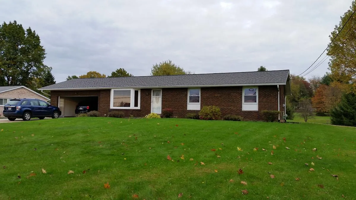 3 bed, 1.5 bath, 1474 sqft, $1,600 — Photo 1