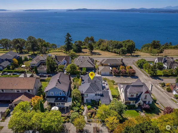 2453 43rd Avenue W, Seattle, WA 98199