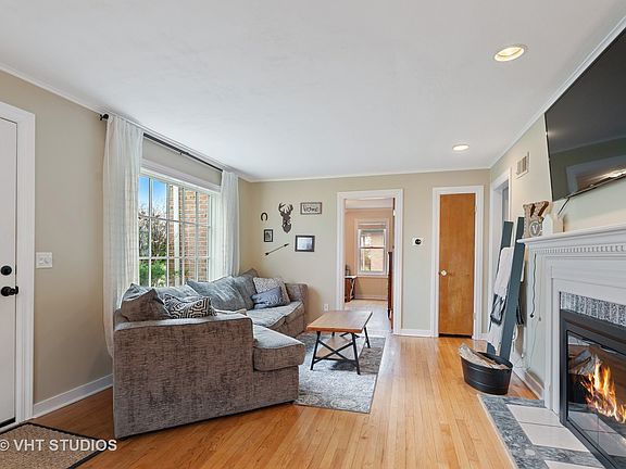 3rd image of 141 School St