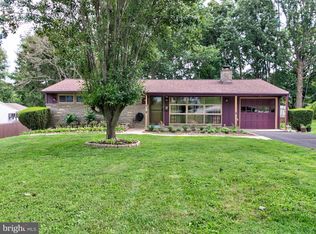 12 Greenbriar Ln, Newtown Square, PA 19073