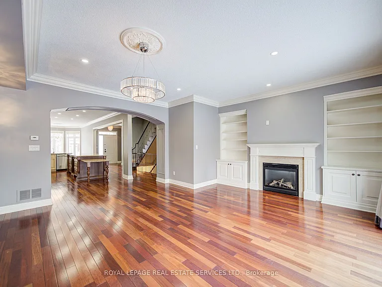 115 Saint Lawrence Dr — Photo 16