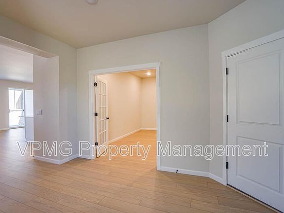 5th image of 18300 NE 14th St