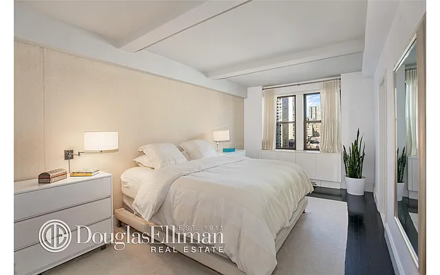 Sold by Douglas Elliman | media 14