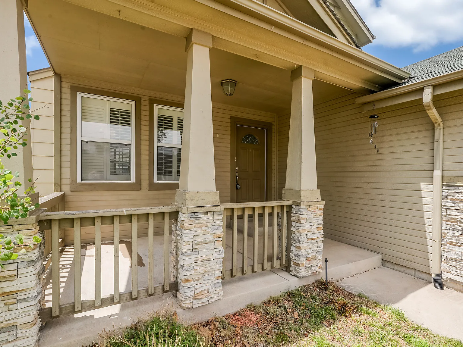 4 bed, 2158 sqft, $2,323 — Photo 4