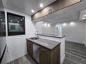 216 E 29th St