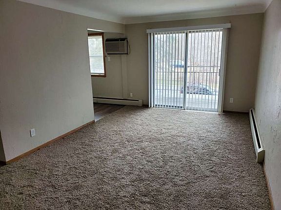 5th image of 400 Larpenteur Ave W APT 11