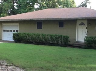 6338 Garner St, Groves, TX 77619